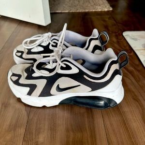 Nike Air Max 200 Women’s Shoe 7.5